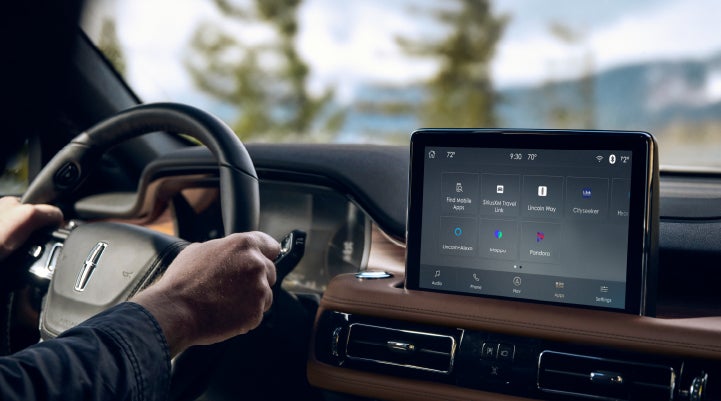 The center touchscreen of a Lincoln Aviator® SUV is shown | Libertyville Lincoln Sales, Inc. in Libertyville IL