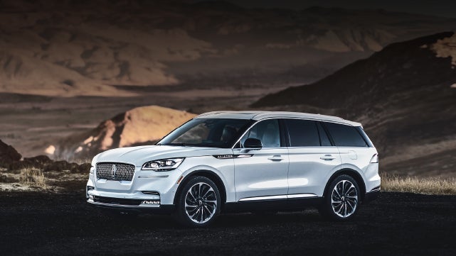 A 2024 Lincoln Aviator® SUV is parked at a mountain overlook | Libertyville Lincoln Sales, Inc. in Libertyville IL
